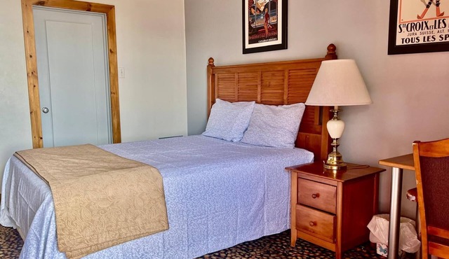 Rocky Mountain Lodge - Standard Room, 1 Queen Bed