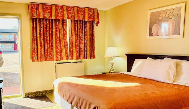 Rocky Mountain Lodge - Standard Room, 1 King Bed