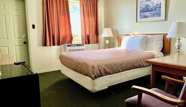 Rocky Mountain Lodge - Standard Room, 1 King Bed