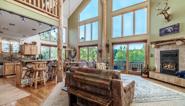 Rocky Mountain log chalet close to national forest and gold metal fishing.