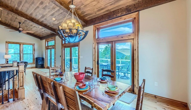 Rocky Mountain Retreat - Hot Tub and EPIC views!