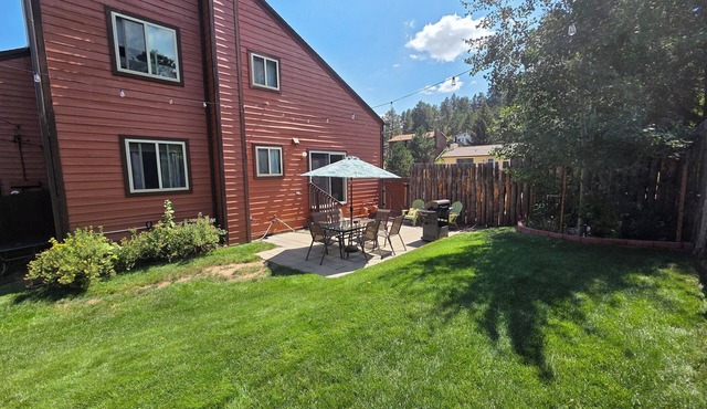 "Rocky Mountains Retreat: Skiing, Hiking, Red Rocks, Evergreen lake awaits you "