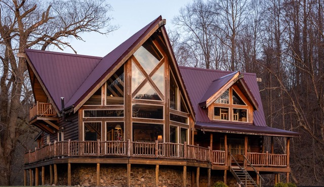 Rocky Mt Lodge - Hot tub, Firepit, Fishing, Floating, Large Mountian Getaway