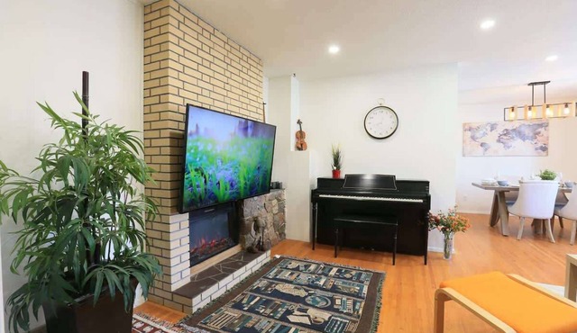 Rocky Mtn Escape-6 bdrm, near shops, dining, UofC