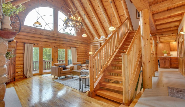 Rocky Top Cabin | Mtn Views w/ HOT TUB + Pool!