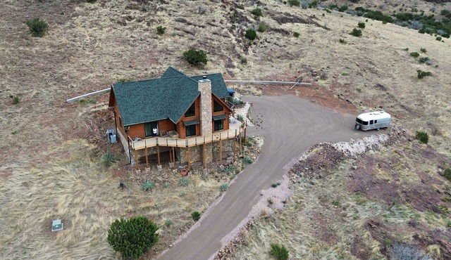 Rocky Top Cabin: Near Alpine and Marfa with views!