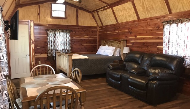 Rocky Top Winery Beautiful Rustic Cedar Cabin
