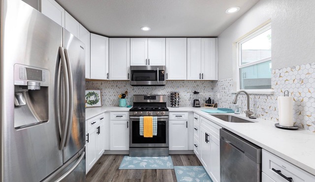 Rodeo! A Great Home 8 MIN to Riverwalk, Downtown, Quarry. Pet Friendly Sleeps 8