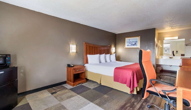 Rodeway Inn Near Hall of Fame