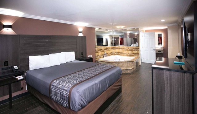 Rodeway Inn & Suites Bellflower