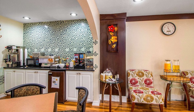 Rodeway Inn & Suites Houston near Medical Center