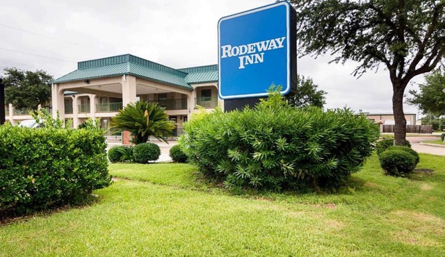 Rodeway Inn & Suites Hwy 290 NW