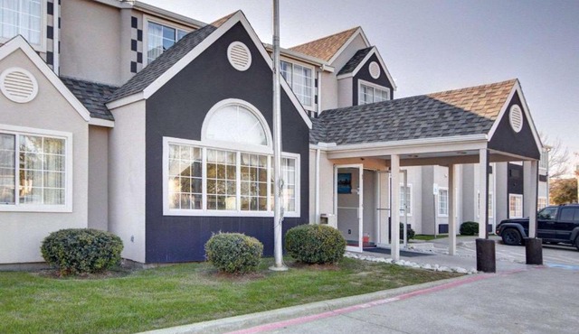 Rodeway Inn & Suites Lewisville I-35