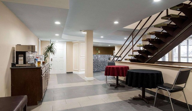 Rodeway Inn Syracuse Carrier Circle