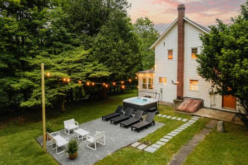 Roebling House 1850s Cabin Hot Tub Fire Pit