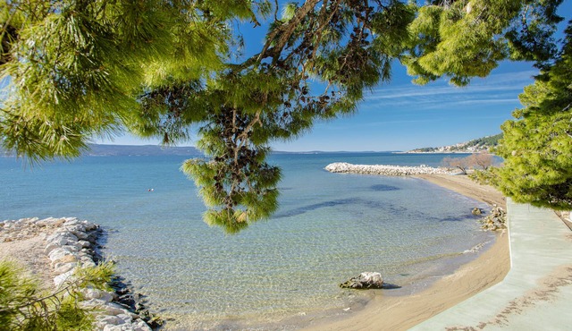 Rogač Rooms & Restaurant