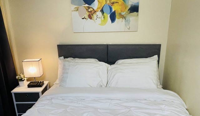 Rogers Park Cozy 1 bd, 1 bath unit. Gated parking.