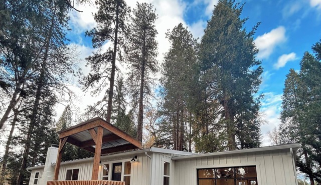 Rogue Reefs Riverfront Home