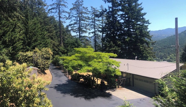 Rogue River Delight - 3 bd/2 ba River View Home