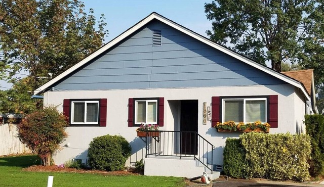 Rogue River Oasis - Clam Beds; River Front Property with great view!