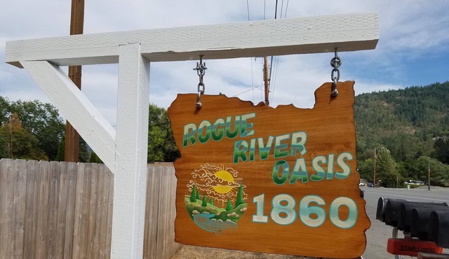 Rogue River Oasis Foster Bar Cabin