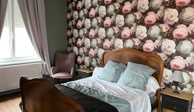 Roisel: One-Bedroom Apartment with Living Room and Kitchen in Villa Amenaide