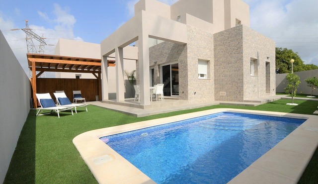 Rojales Stay with Garden