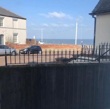 Roker Cottage, luxury seaside apartment, private parking, sky tv