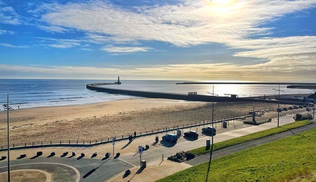 *Roker Sea Front* Entire Modern One Bed Apartment