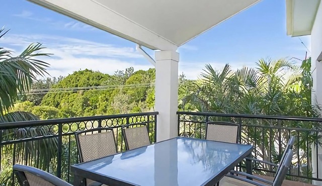 Roll out of bed and onto the beach - Tri-level townhouse ideal for the beachlover!