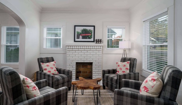 Roll Tide Bungalow-3 miles to UA- 5 TVs- Game Room