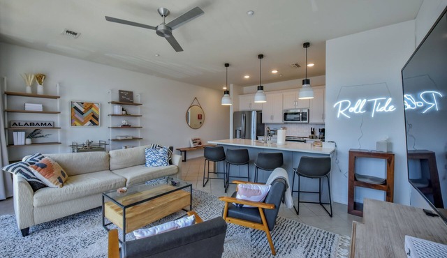 Roll Tide Too-Book for football season! Walk to Stadium! Rooftop Deck!