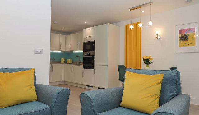 ROLLES RAINBOW, romantic, character holiday cottage in Exmouth