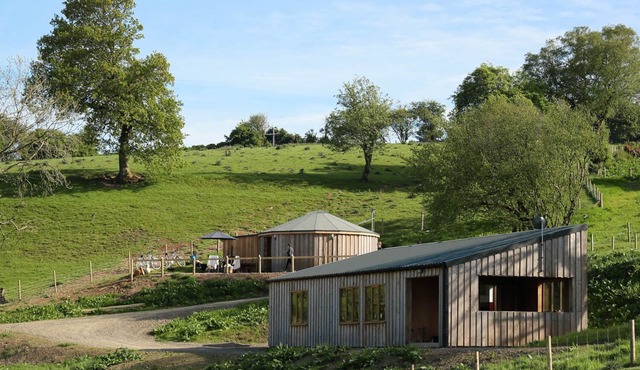 ROLLING HILLS, family friendly, with open fire in Bishop's Castle