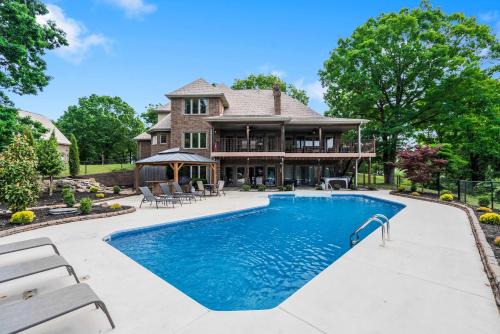 Rolling Hills Family Home