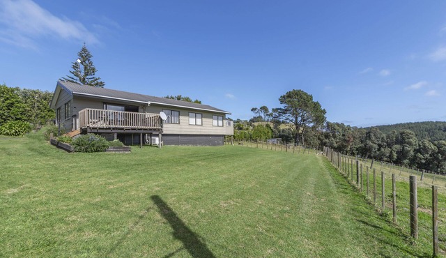 Rolling Hills Retreat - Otaua Holiday Home