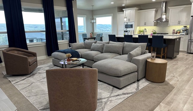 Rolling hills + RV parking + Pet Friendly