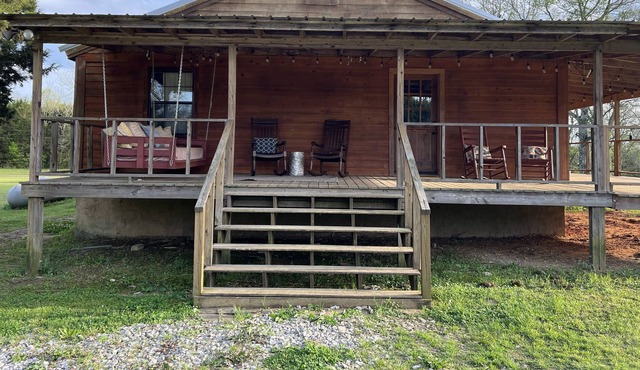 Rolling Meadows Countryside Cabin, Pets Welcome!