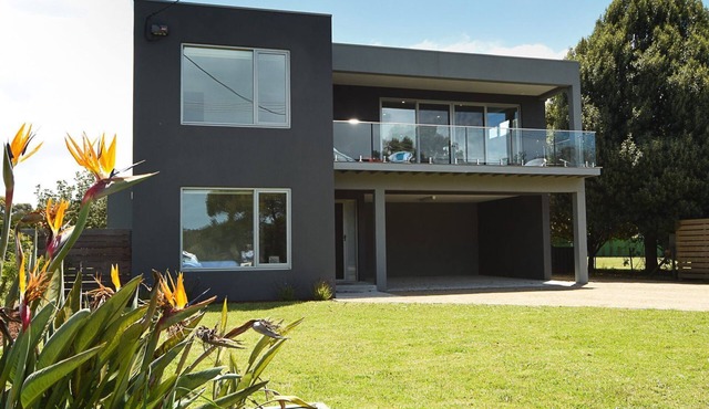 Rolling Waves in Pt Leo - Surf, Swim & Relax