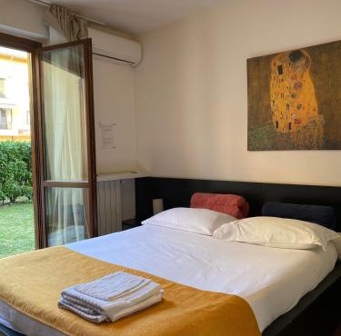 Roma 2 Apartment - THE V Collection