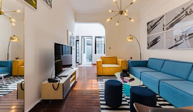 Roma Retreat: Modern Colonial Gem A/C 16 PAX