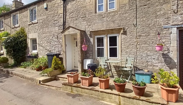 Roman Cottage, a cosy romantic cottage in the Cotswold village of Colerne