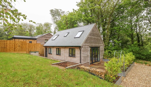 ROMAN LODGE, pet friendly, with a garden in Osmington