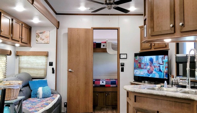Romance Glamping | Pup Paradise | Near River | ADA