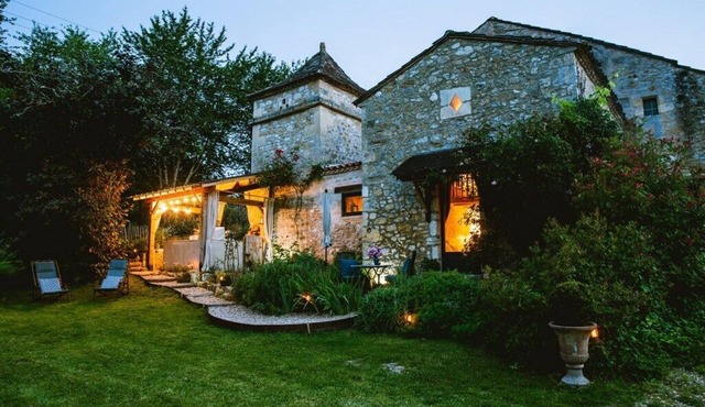 Romantic stay with spa, sauna and home cinema