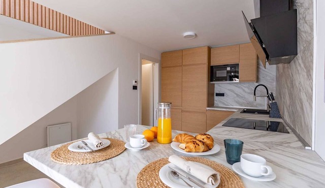 Romantic 1-Bed Villa for Two: Pool, Jacuzzi & Sauna, BBQ!