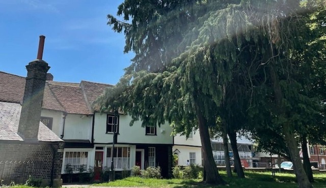 Romantic 16th Century Cottage on Historical Church Grounds Waltham Abbey Epping