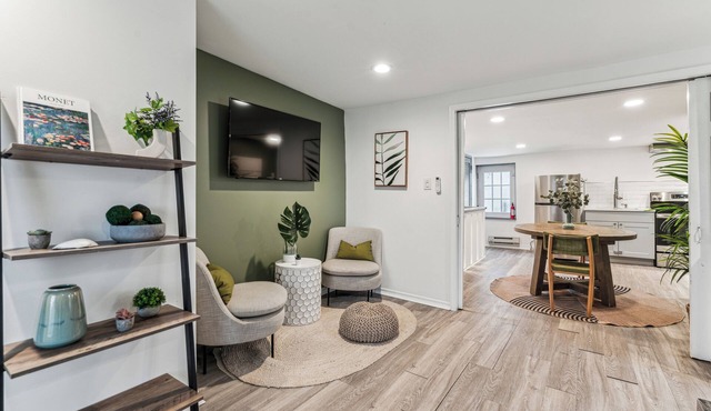 Romantic 1BD Suite with KING BED, Luxury Staycation
