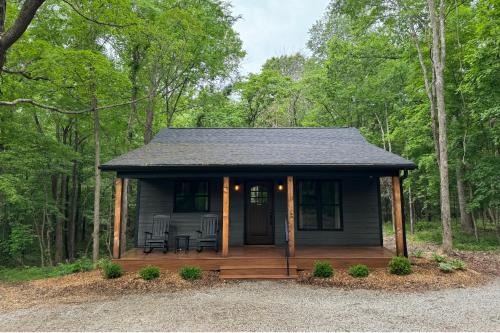 Romantic 1BR Cabin w Hot Tub Near Carbondale