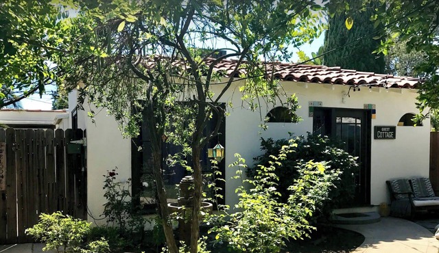 Romantic 2-bedroom LA Retreat Garden Oasis Near Silver Lake